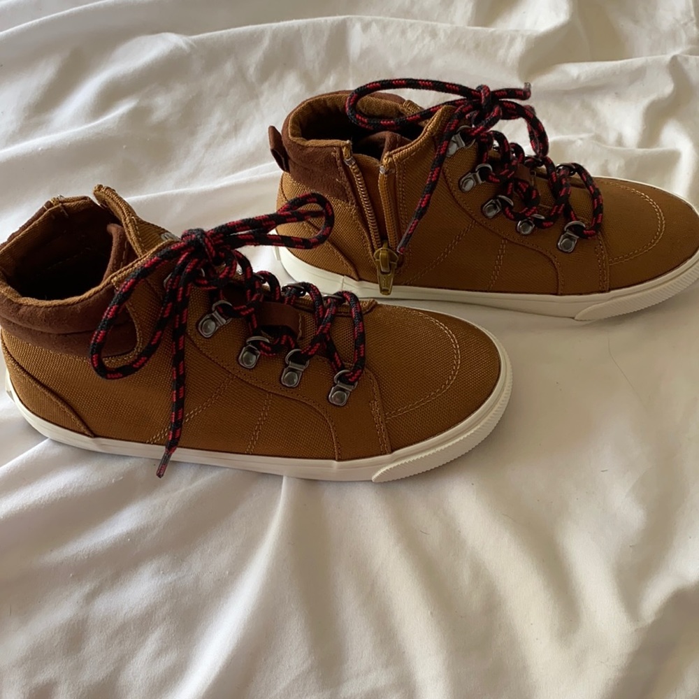 NWOT boys shoes